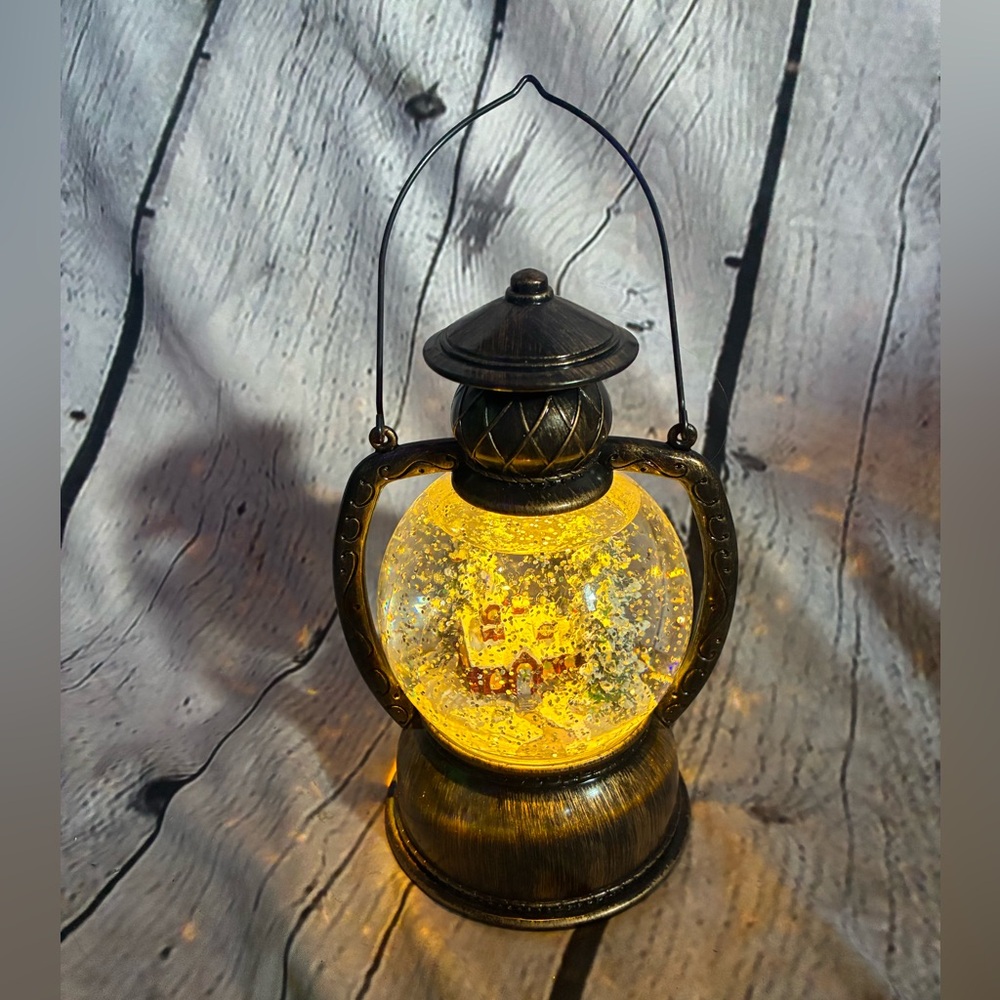 Christmas Holiday Church Winter Scene Light-Up Motion Snow Globe Lantern GUC‎
